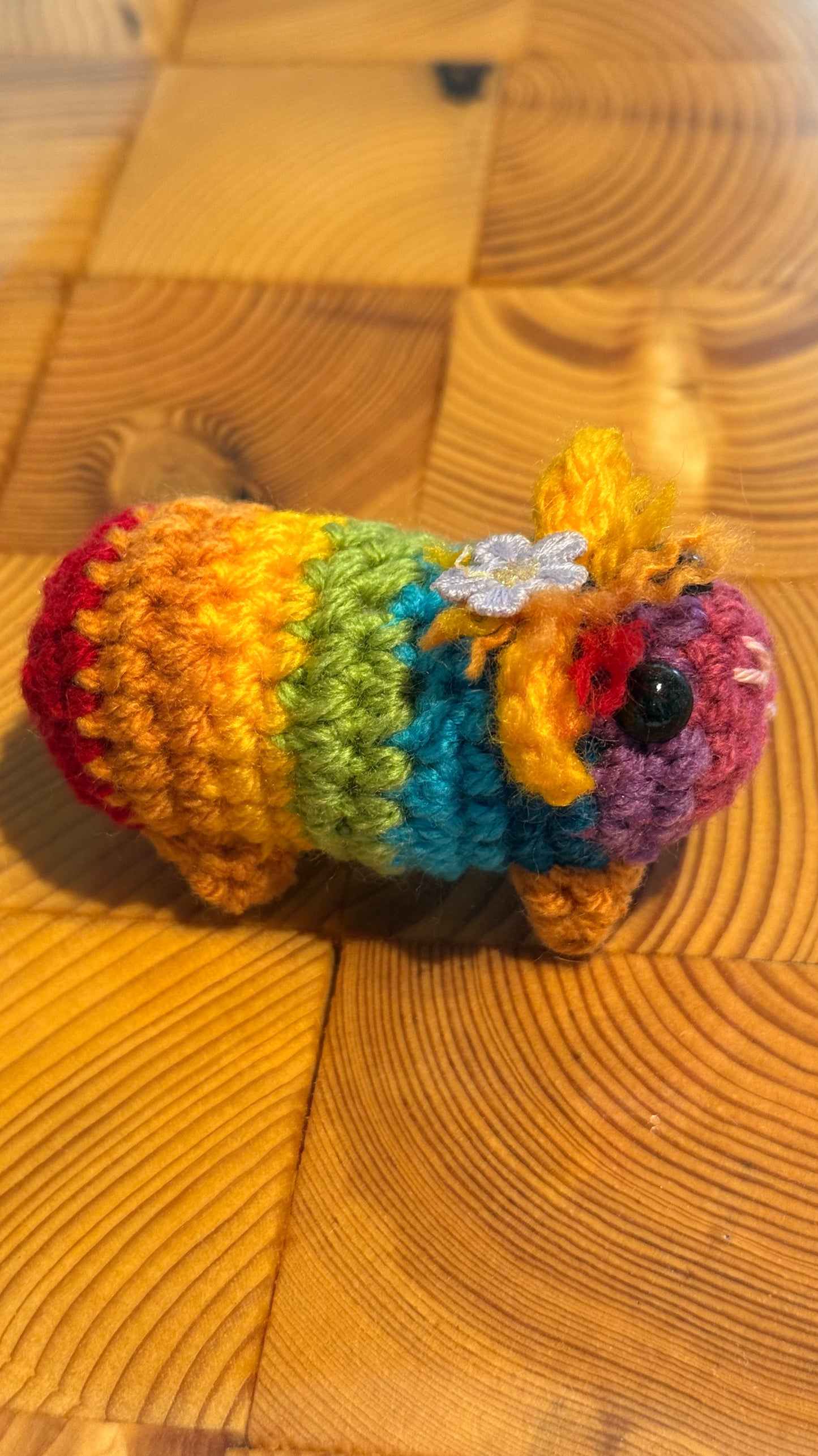 Gehäkeltes Meerschweinchen bunt mit Blümchen | Amigurumi Handarbeit