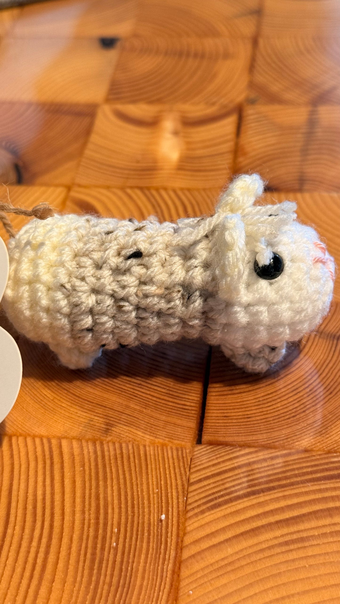 Gehäkeltes Meerschweinchen im Amigurumi-Stil beige-weiß von Hand gefertigt