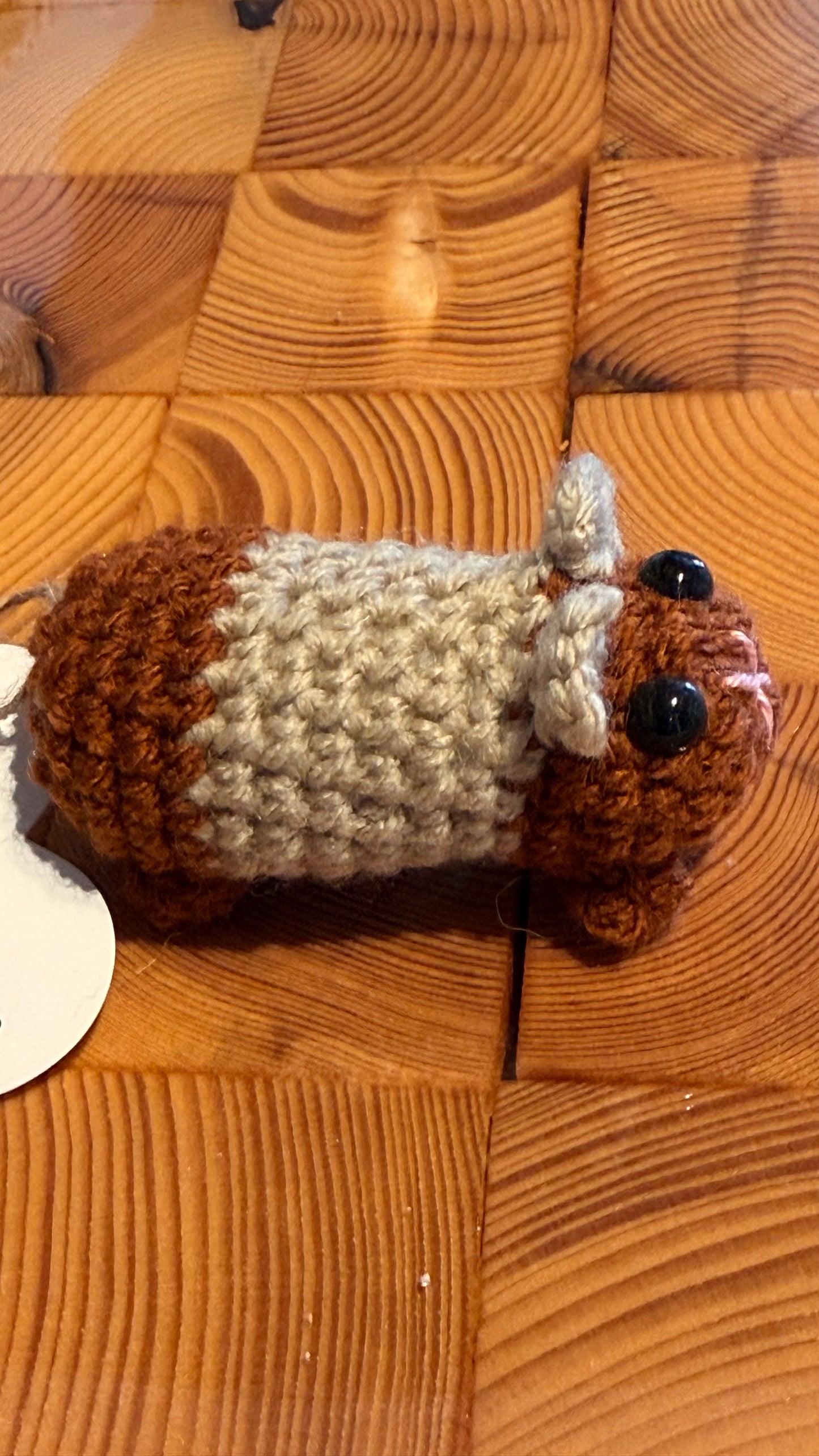 Gehäkeltes Meerschweinchen in Braun und Beige aus Handarbeit, Amigurumi-Stil