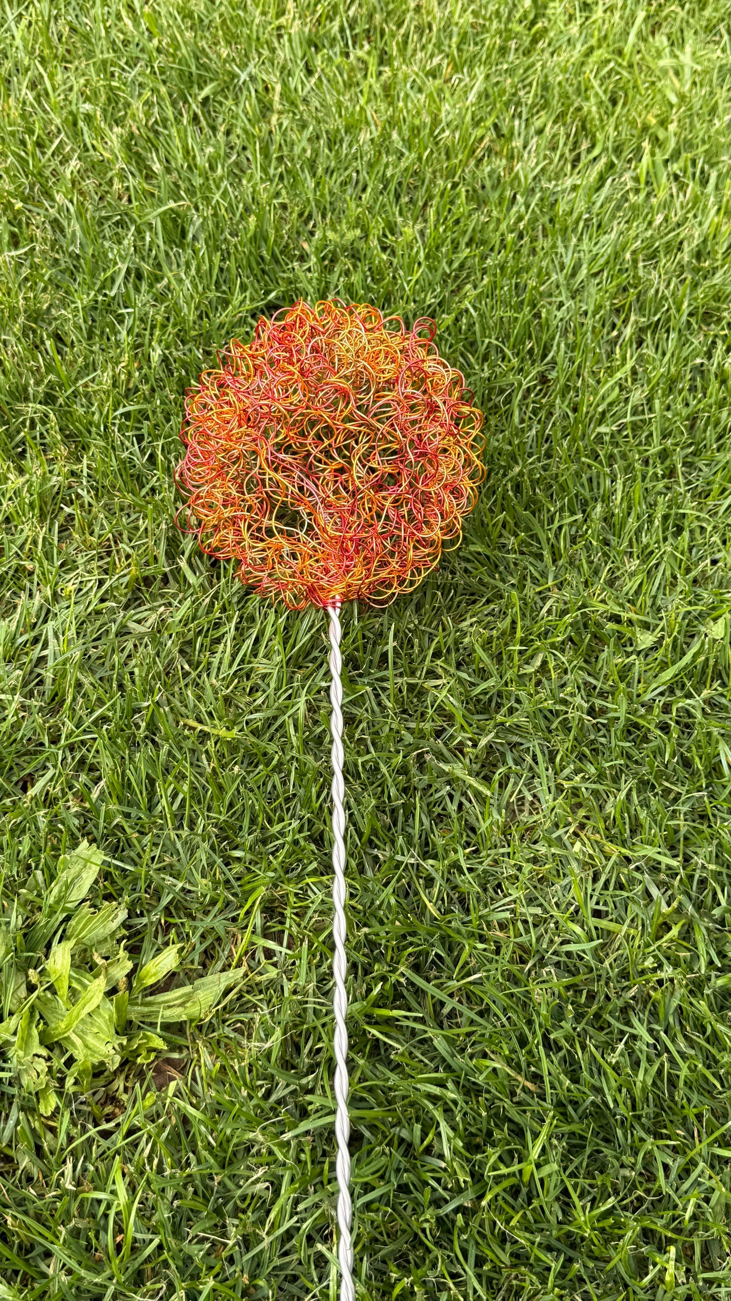 Handgemachte Allium-Drahtblüte – Einzigartige Metalldekoration für Haus & Garten Regenbogen Orange-rot