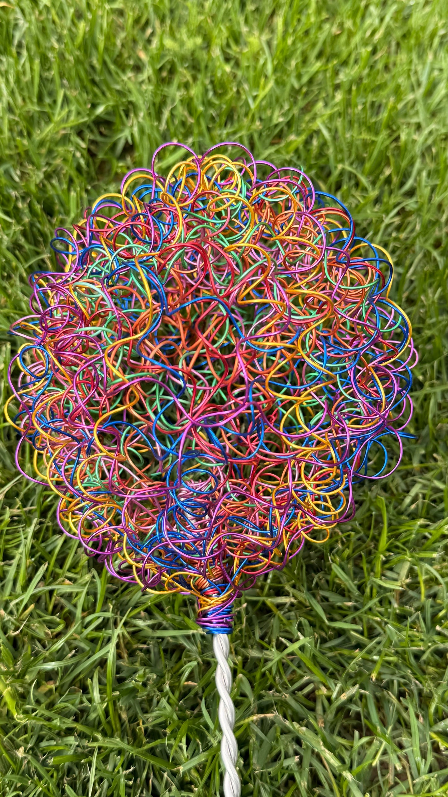 Handgemachte Allium-Drahtblüte – Einzigartige Metalldekoration für Haus & Garten Regenbogen
