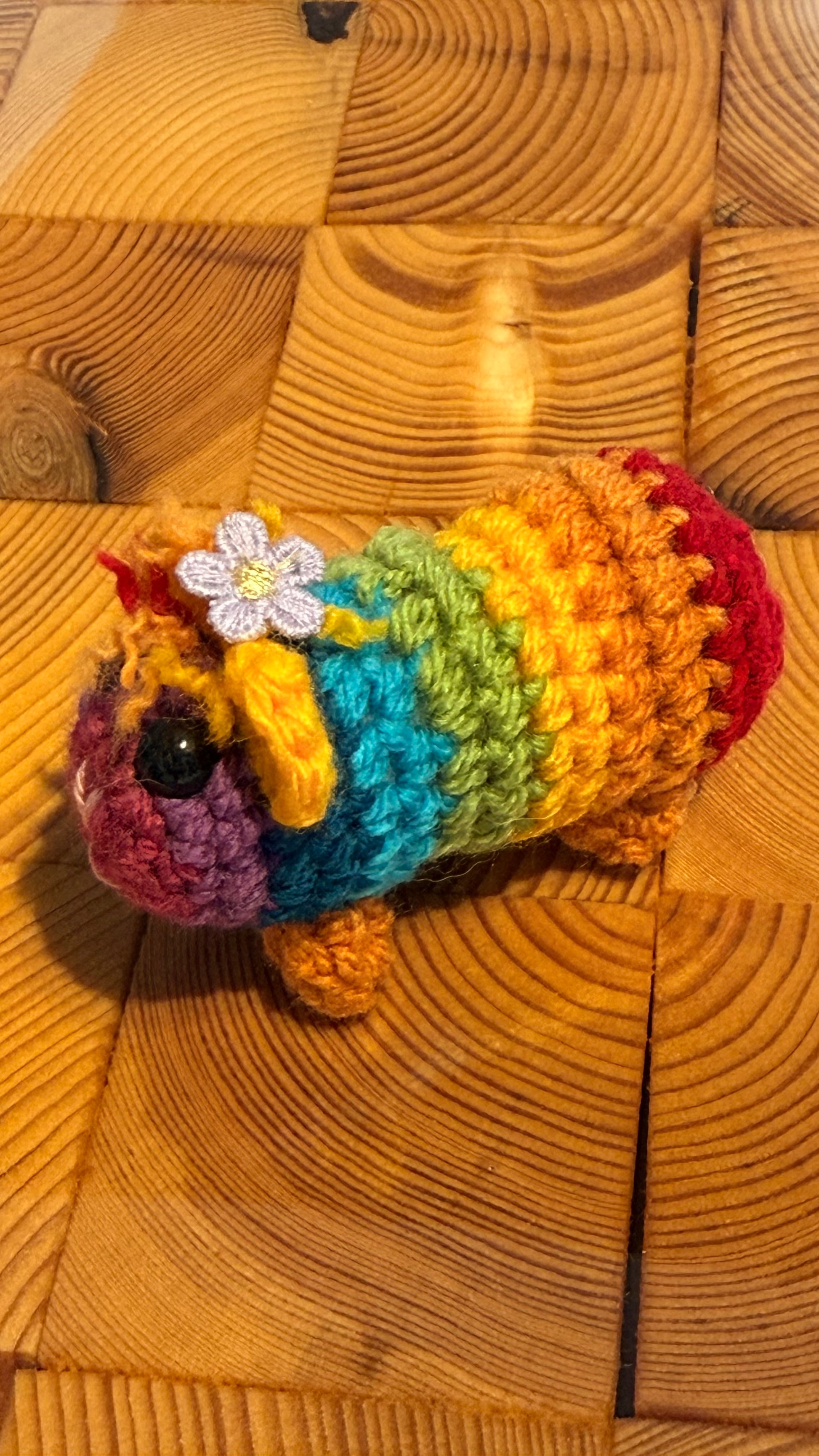 Gehäkeltes Meerschweinchen bunt mit Blümchen | Amigurumi Handarbeit