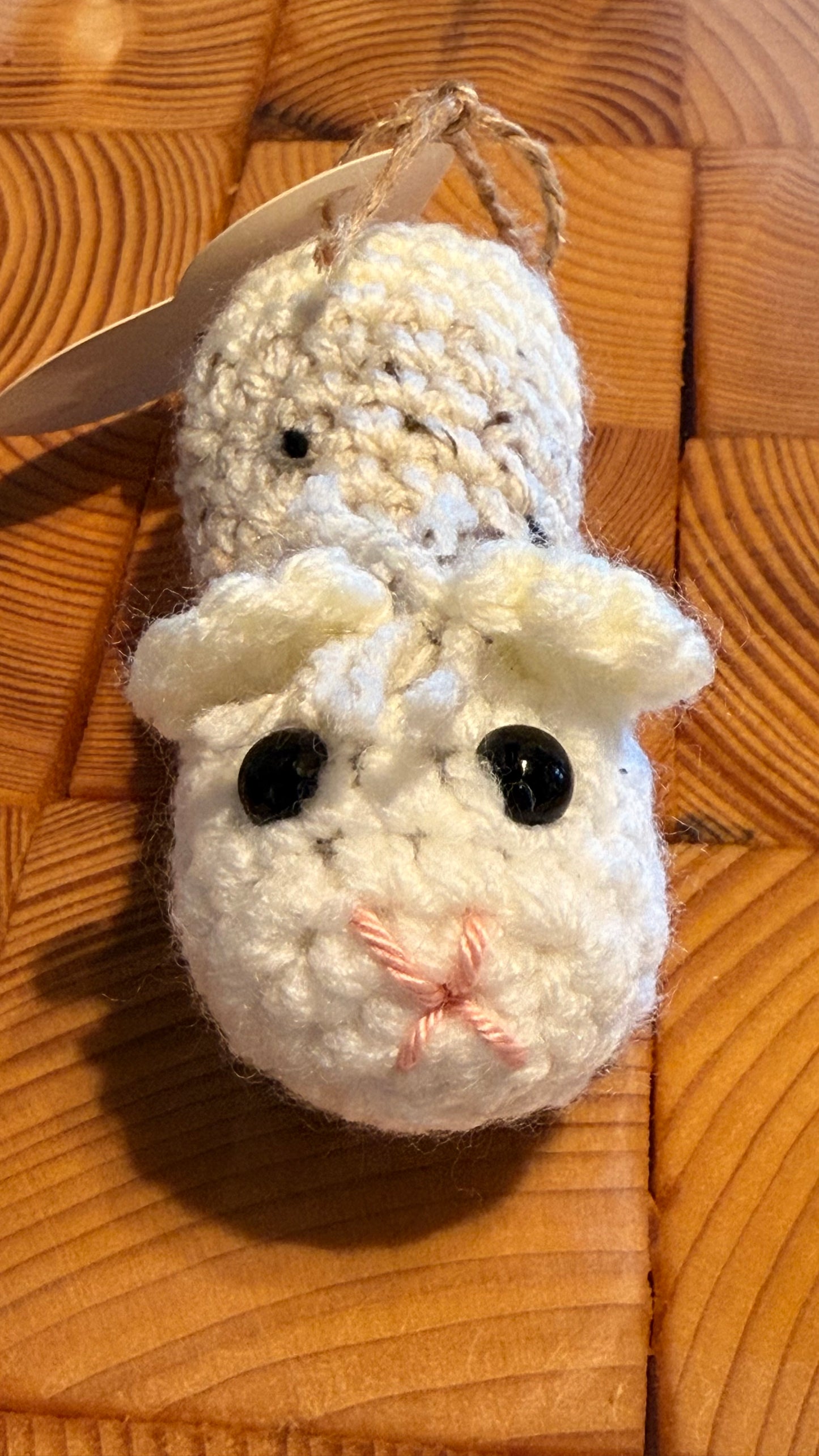 Gehäkeltes Meerschweinchen im Amigurumi-Stil beige-weiß von Hand gefertigt