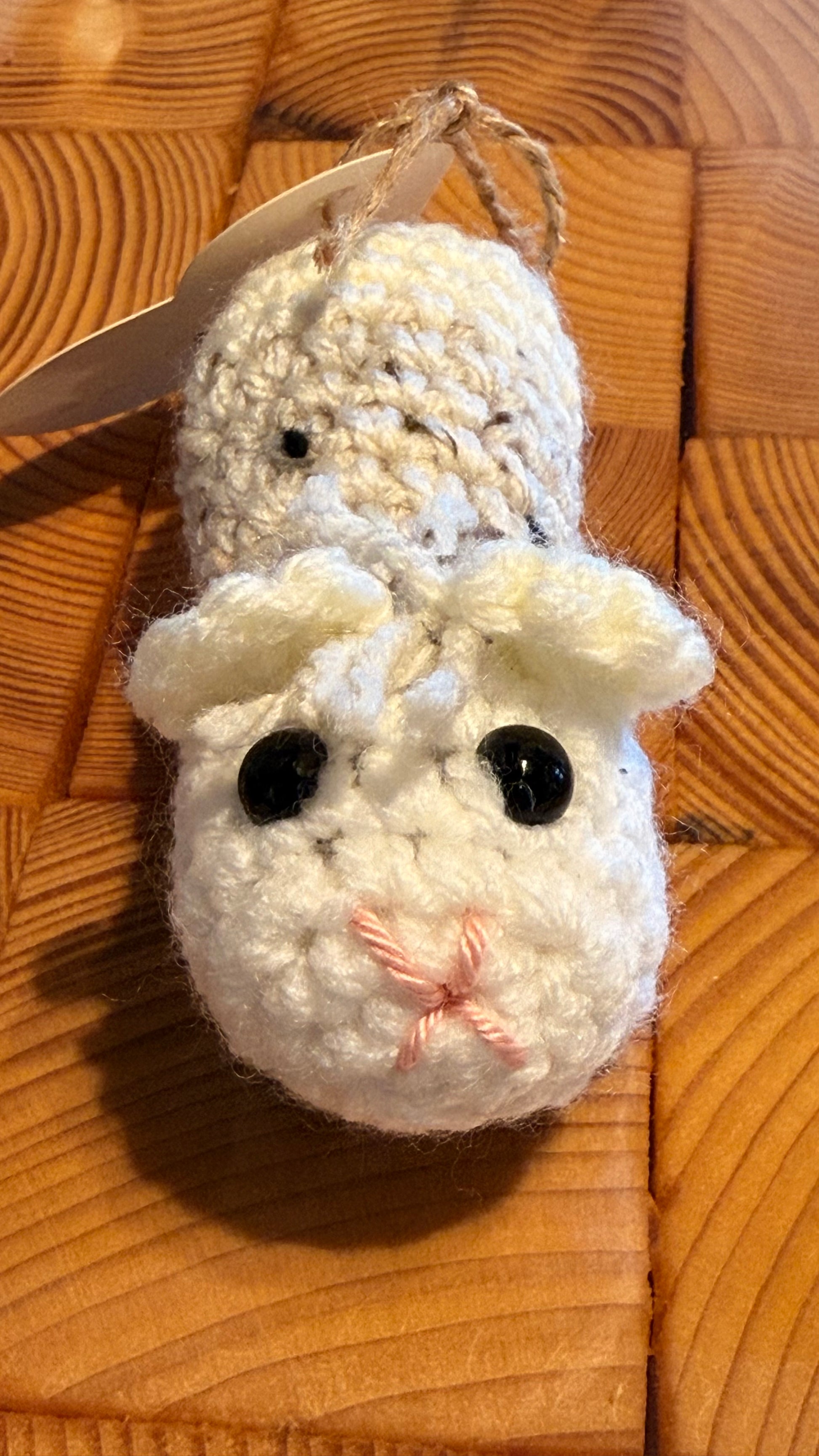 Gehäkeltes Meerschweinchen im Amigurumi-Stil beige-weiß von Hand gefertigt