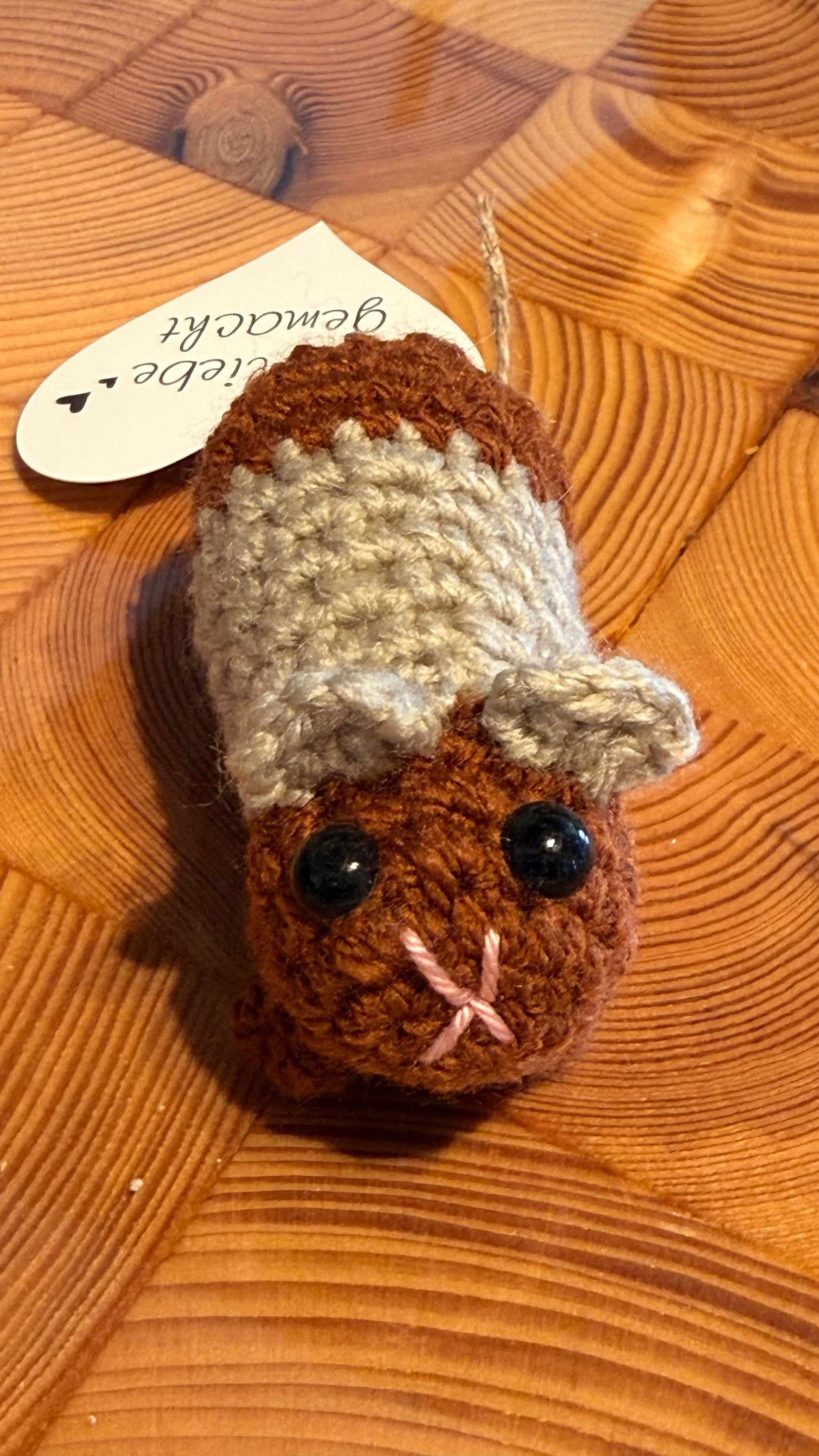 Gehäkeltes Meerschweinchen in Braun und Beige aus Handarbeit, Amigurumi-Stil