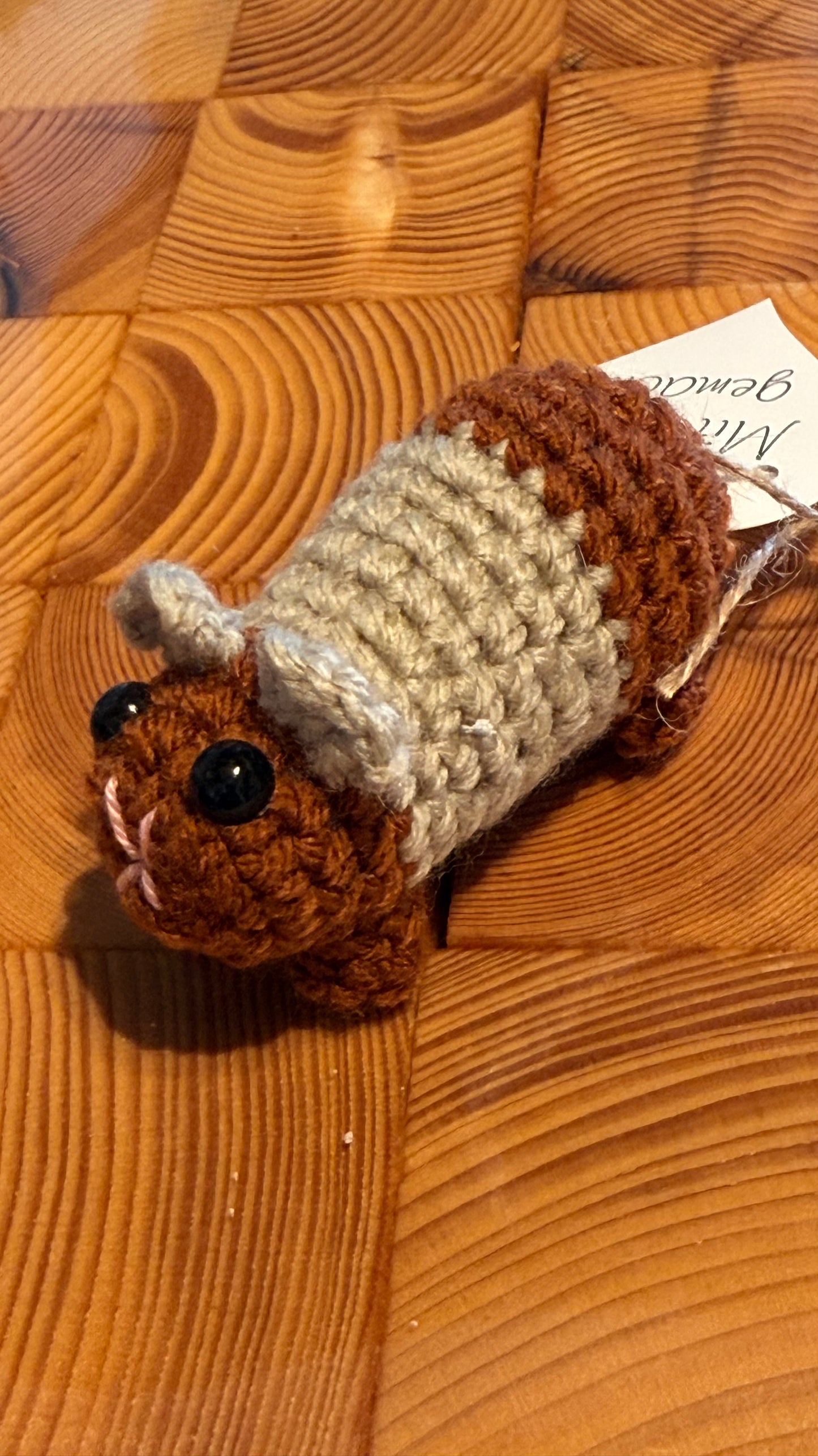 Gehäkeltes Meerschweinchen in Braun und Beige aus Handarbeit, Amigurumi-Stil