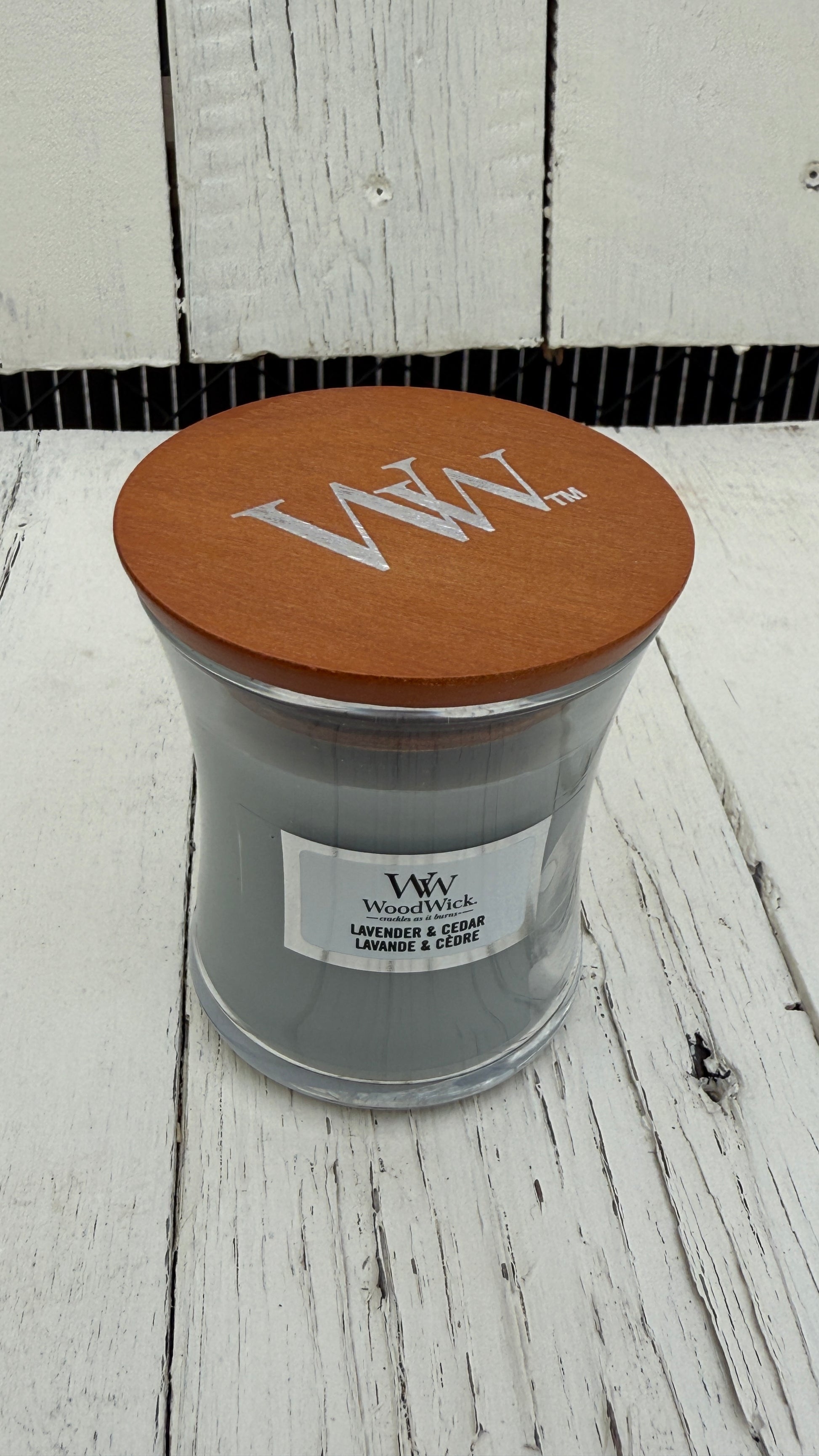 WoodWick Duftkerze Lavender & Cedar im kleinen Glas.