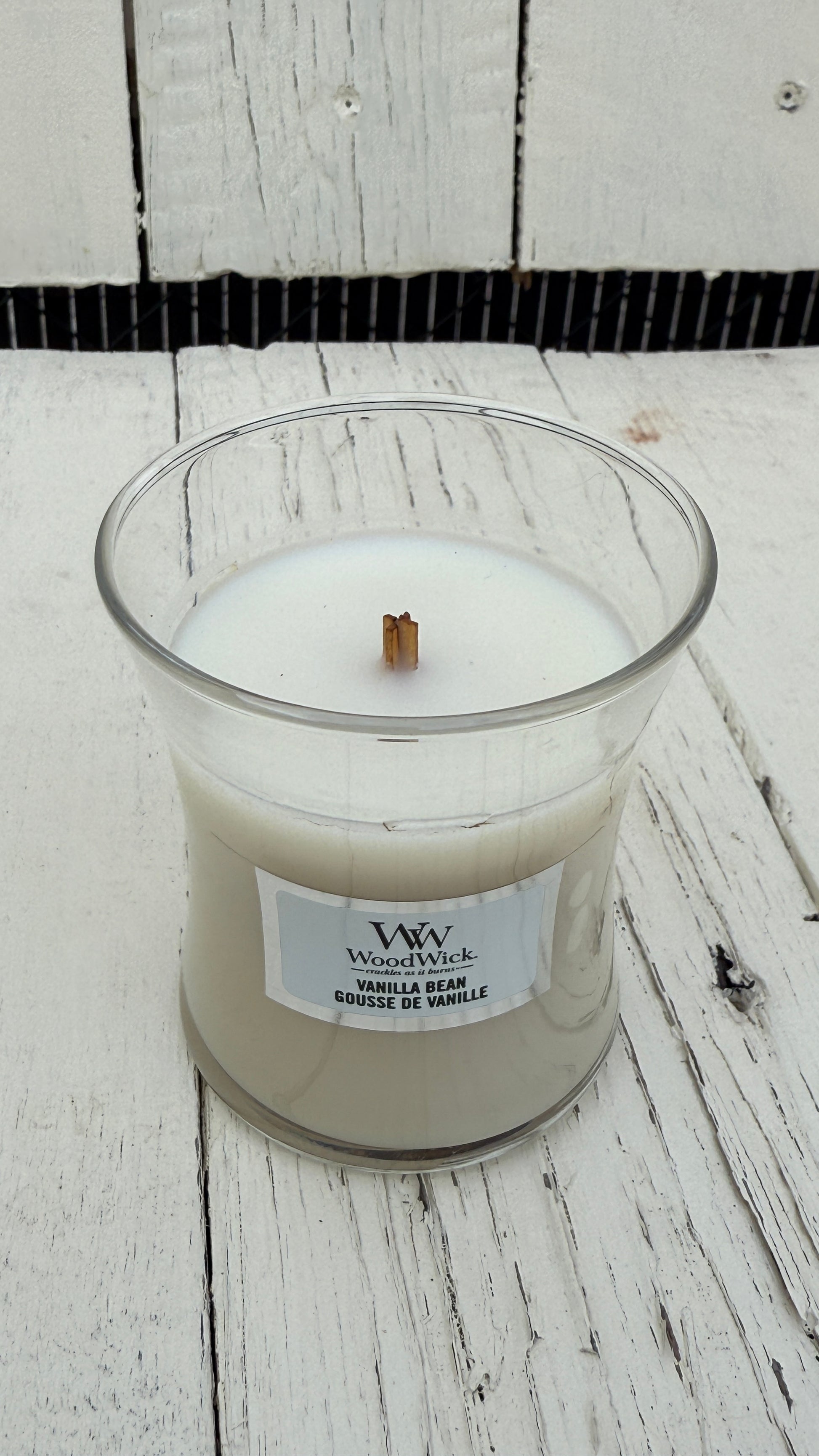 WoodWick Duftkerze Vanilla Bean im kleinen Glas.