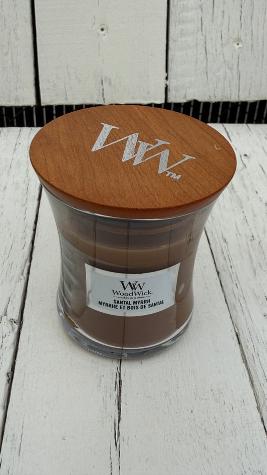 WoodWick Duftkerze Santal Myrrh im kleinen Glas.