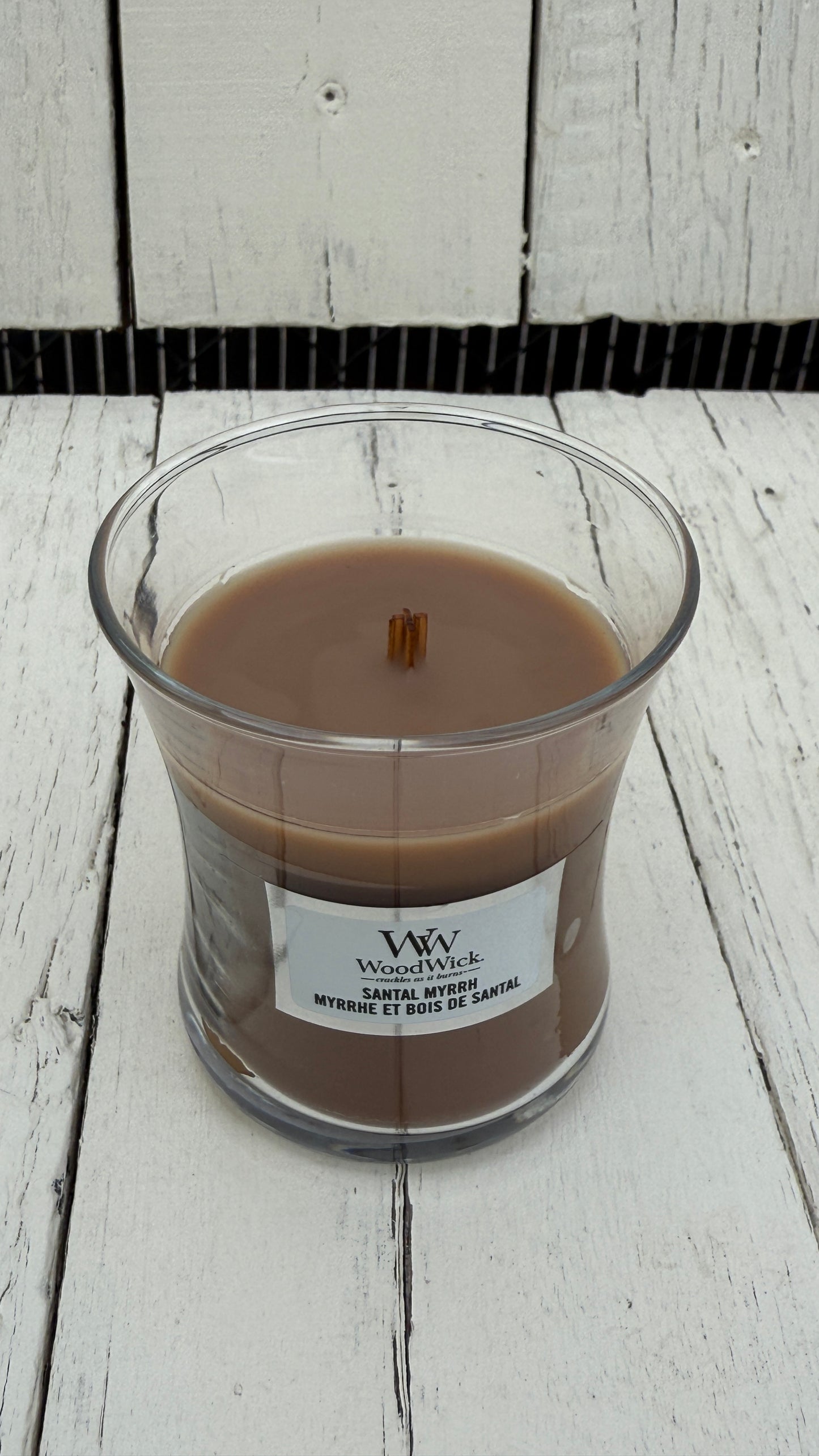 WoodWick Duftkerze Santal Myrrh im kleinen Glas.