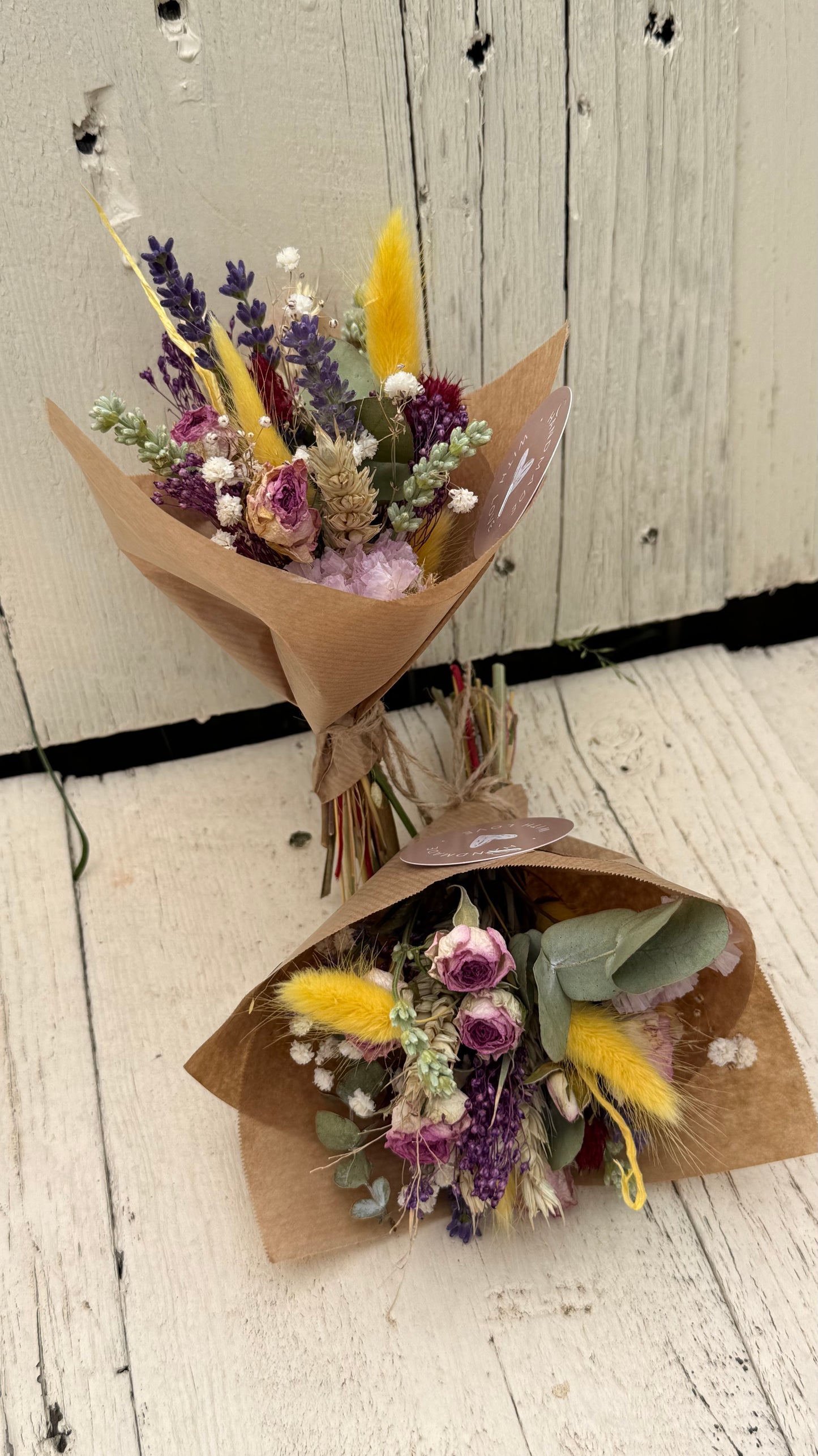 Mini-Trockenblumenstrauß mit echtem Lavendel – Handgemachtes Unikat im Kraftpapier