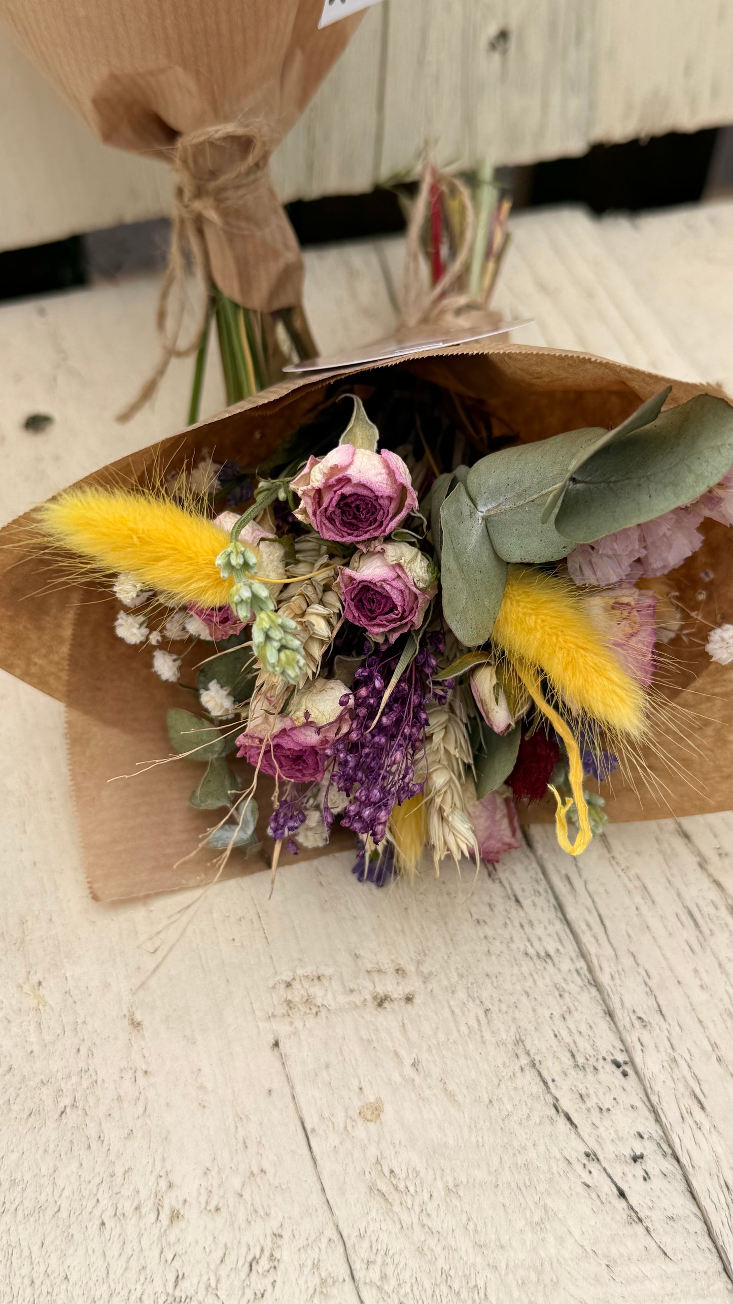 Mini-Trockenblumenstrauß mit echtem Lavendel – Handgemachtes Unikat im Kraftpapier